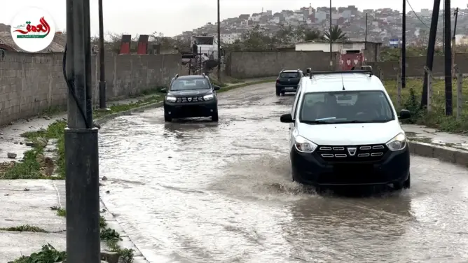 أمطار غزيرة تغرق شوارع طنجة وتكشف ضعف البنية التحتية للمدينة
