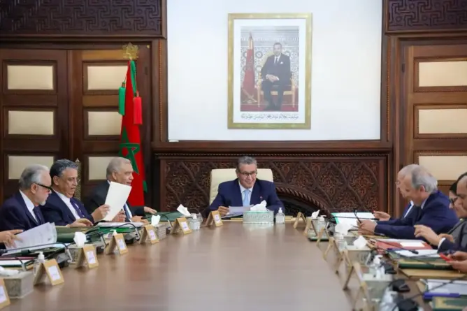 الحكومة تراهن على تعديل مرسوم “مراكز الاستثمار” لدعم المقاولات وتحفيز التشغيل