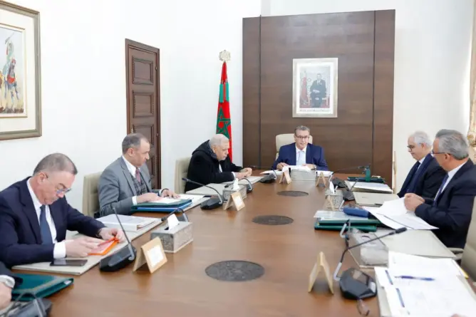 بكلفة 319 مليار.. الحكومة تنتقي 5 مستثمرين لإنجاز مشاريع الهيدروجين الأخضر بالصحراء المغربية
