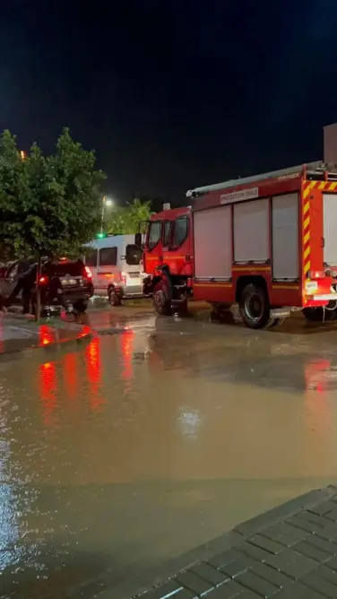 السيول تجرف فتاة ببركان لبالوعة الصرف الصحي وجهود متواصلة لإنقاذها