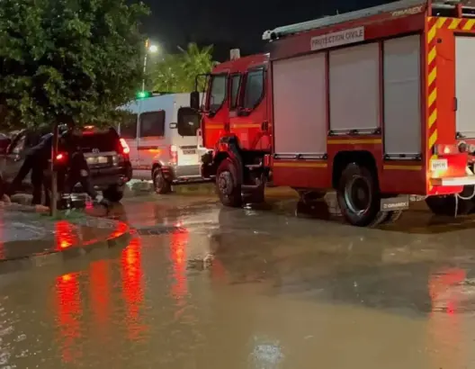 السيول تجرف فتاة ببركان لبالوعة الصرف الصحي وجهود متواصلة لإنقاذها
