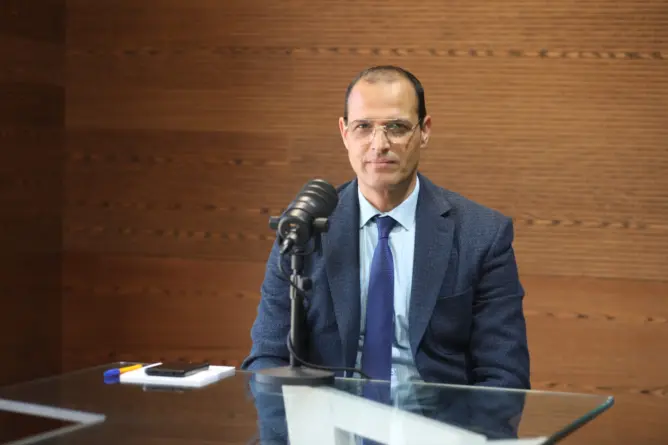 لحرش يدافع عن نهضة بركان ويرفض تعليق إخفاق أندية على شماعة التحكيم