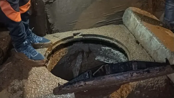 النيابة العامة تفتح تحقيقا في وفاة الطفلة يسرى ببالوعة صرف صحي ببركان
