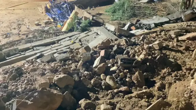 قطرات مطرية تتسبب في انهيار جزء من سور ثانوية الأمل التأهيلية بأكادير