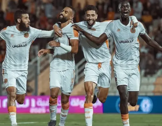 نهضة بركان يخطو بثبات نحو حصد لقبه الأول والفتح يفرض التعادل على الوداد