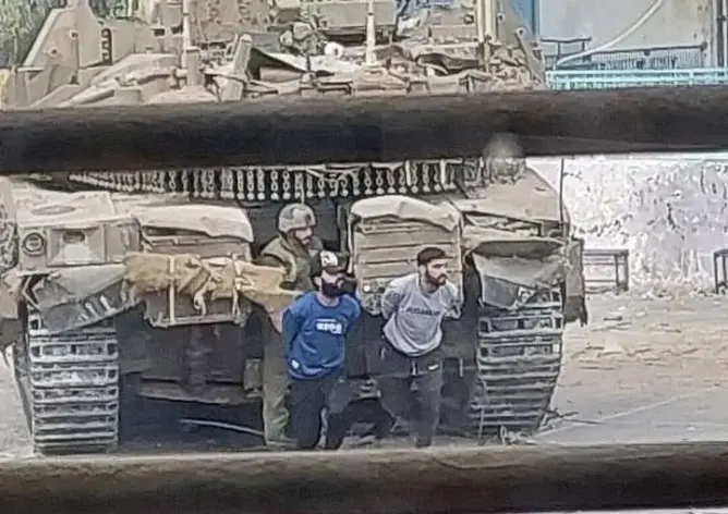 ضابط رفيع بالجيش الإسرائيلي: نستخدم الفلسطينيين دروعا بشرية 6 مرات على الأقل يوميا بغزة