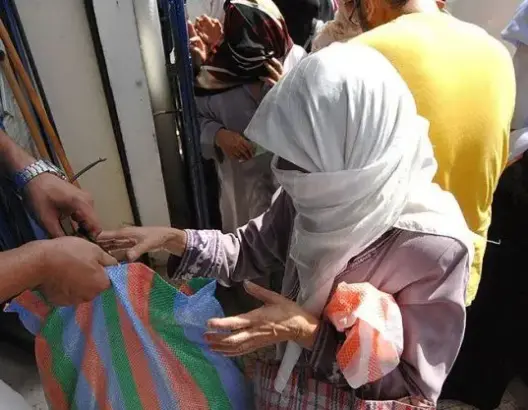 السلطات تتدخل لإلغاء صفقات القفة الرمضانية بطنجة وقطع الطريق على الاستغلال الانتخابي