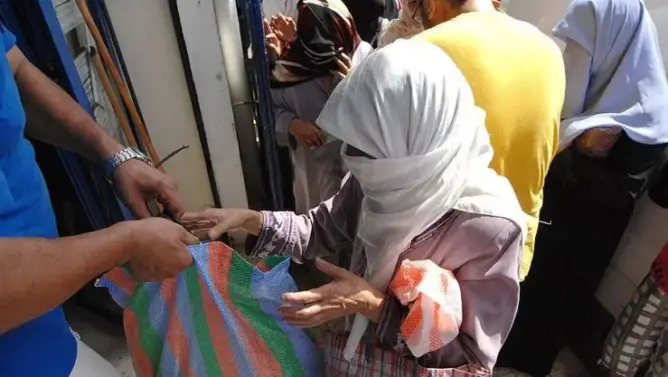 السلطات تتدخل لإلغاء صفقات القفة الرمضانية بطنجة وقطع الطريق على الاستغلال الانتخابي