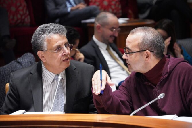 اللجوء إلى البصمات الجينية يثير سجالا في البرلمان ووهبي يبدد مخاوف النواب