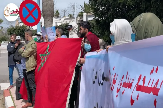 إغلاق مقاهي “النرجيلة”يثير غضب عمال بالجديدة