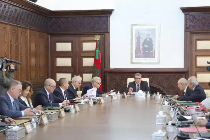 الحكومة تكشف تفاصيل بناء عشرات آلاف المنازل بمناطق الزلزال وتجلي مئات العائلات من 12 دوارا