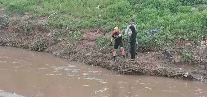 الوقاية المدنية تبحث عن جثة طفل غرق في أم الربيع بخنيفرة