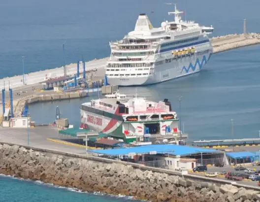 سوء الأحوال الجوية تعلق الرحلات البحرية بين “طريفة” وطنجة