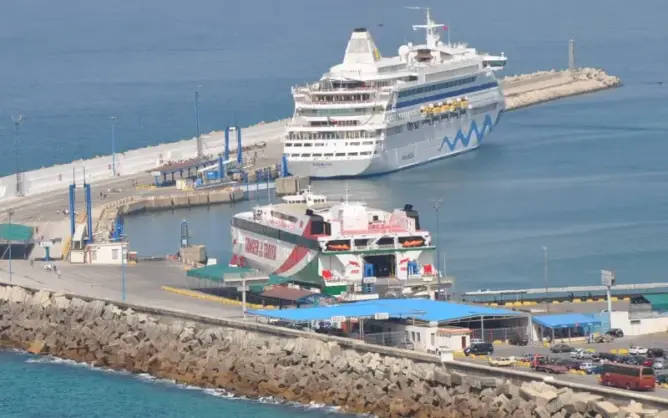 سوء الأحوال الجوية تعلق الرحلات البحرية بين “طريفة” وطنجة