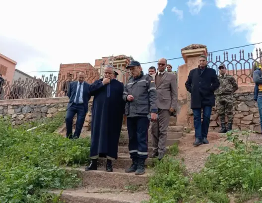 عامل خنيفرة يحضر لموقع غرق الطفل بواد أم الربيع ويواسي أسرته