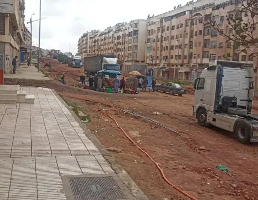 تأخر أشغال شارع رئيسي بالبيضاء يثير الغضب.. والجماعة توضح