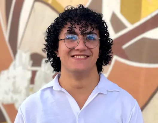 حارس أخرس عند بوابة الوطن