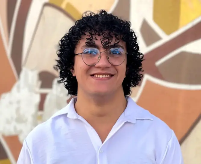 حارس أخرس عند بوابة الوطن