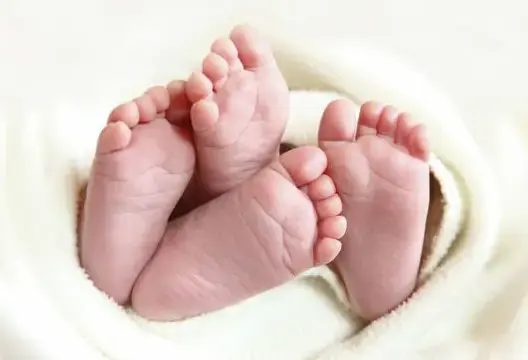 في ليلة القدر.. العثور على توأم متخلى عنه أمام مستشفى الحسن الثاني بأكادير