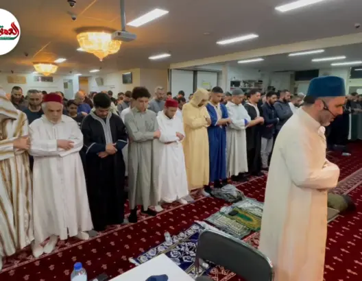 مغاربة في أمستردام يحيون ليلة القدر وهولندي يعلن إسلامه