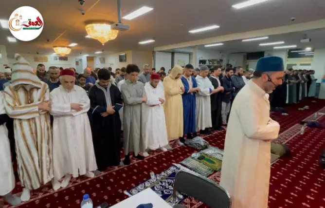 مغاربة في أمستردام يحيون ليلة القدر وهولندي يعلن إسلامه