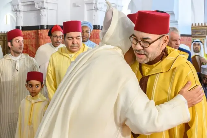 أمير المؤمنين يؤدي صلاة عيد الفطر