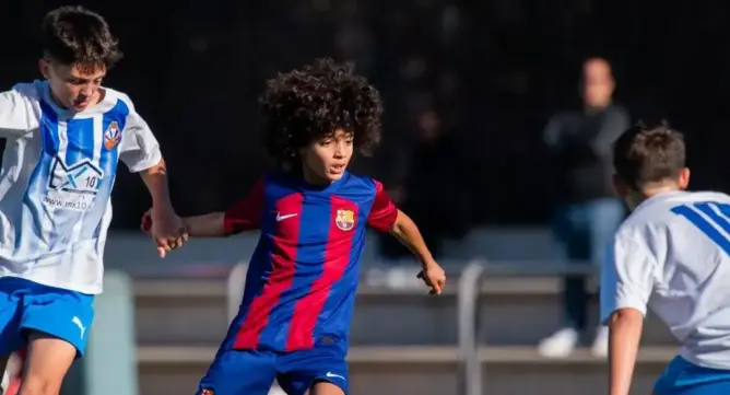 “ميسي الجديد” يشعل سباقا بين 3 دول.. هل يختار آدم قروال المنتخب المغربي؟