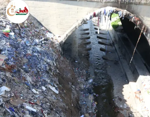 النفايات تغمر واد الزحون بفاس