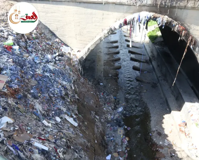 النفايات تغمر واد الزحون بفاس