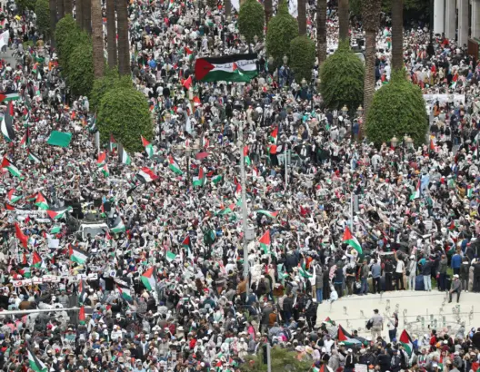 مسيرة حاشدة بالرباط نصرة لغزة.. سياسيون يطالبون بوقف التطبيع ويدينون صمت العالم (صور)