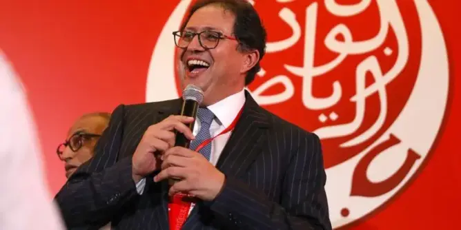 قدماء الوداد يتهمون آيت منا بـ”العشوائية”.. ويدعون لإنقاذ القلعة الحمراء