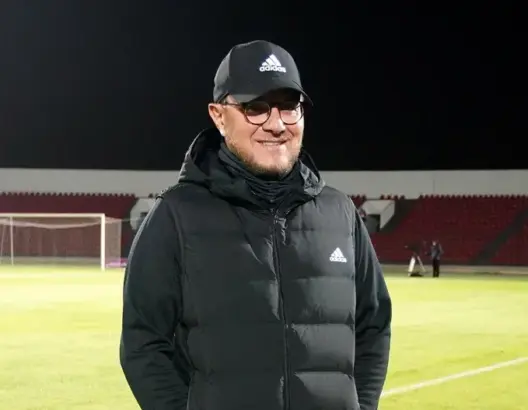 بعد مغادرة موكوينا.. بنهاشم يقود تدريبات الوداد استعدادا لمواجهة العساكر
