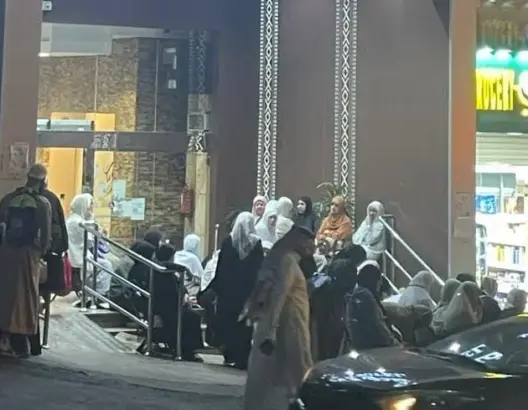عشرات المعتمرين المغاربة عالقون بالديار المقدسة بسبب شركة طيران سعودية