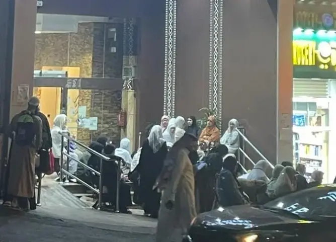 عشرات المعتمرين المغاربة عالقون بالديار المقدسة بسبب شركة طيران سعودية