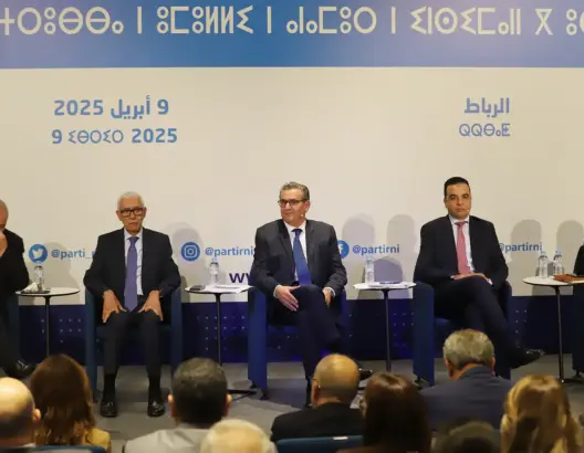 بحضور أخنوش.. برلمانيو الأحرار يؤكدون مواصلة دعم الحكومة