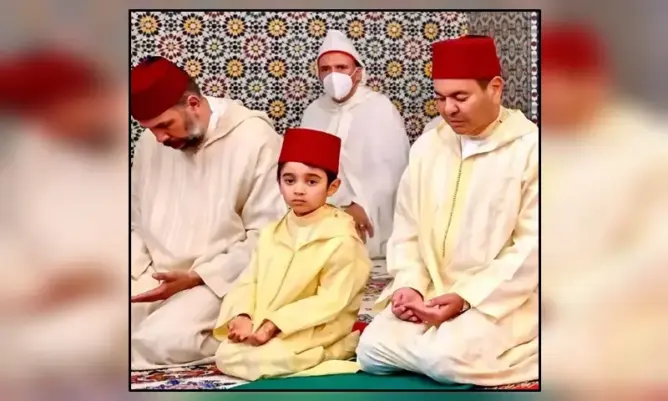 الأمير رشيد يزور ضريح إدريس الأزهر بفاس بمناسبة ختان الأميرين أحمد وعبد السلام