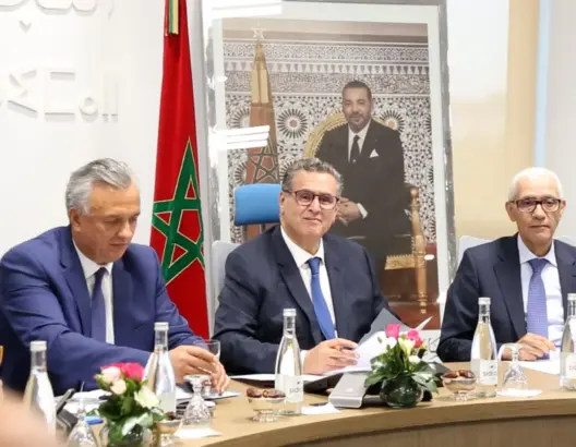 أخنوش يوصي برلمانيي الأحرار بالترافع بـ”رأس مرفوع” عن الحكومة ويدعو لدحض “مغالطات الخصوم”