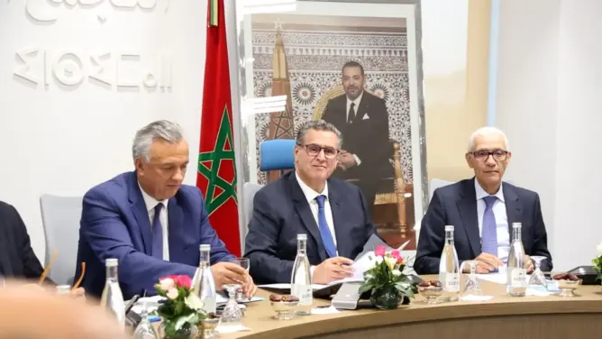 أخنوش يوصي برلمانيي الأحرار بالترافع بـ”رأس مرفوع” عن الحكومة ويدعو لدحض “مغالطات الخصوم”