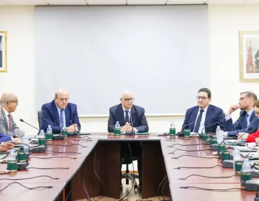الاستقلال يطالب بميثاق أخلاقي للمؤسسات السياسية.. هل يشكك في نزاهة حلفائه بالحكومة؟