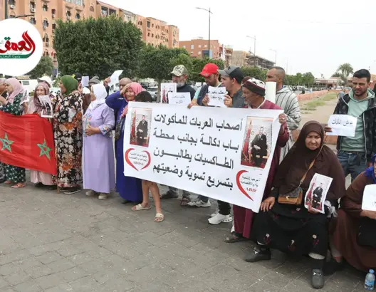 أصحاب العربات للمأكولات بباب دكالة يحتجون للمطالبة بتسوية وضعيتهم