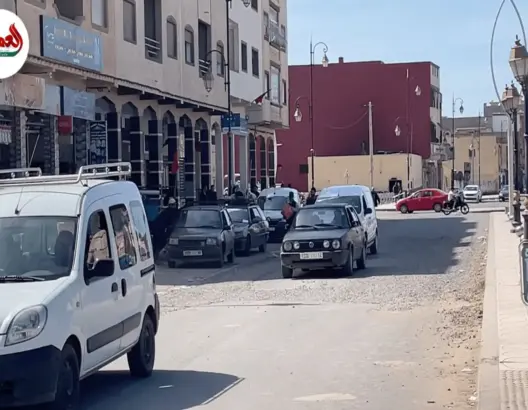فضيحة بـ7 ملايير سنتيم.. شارع حديث التشييد يتآكل بجماعة الزمامرة