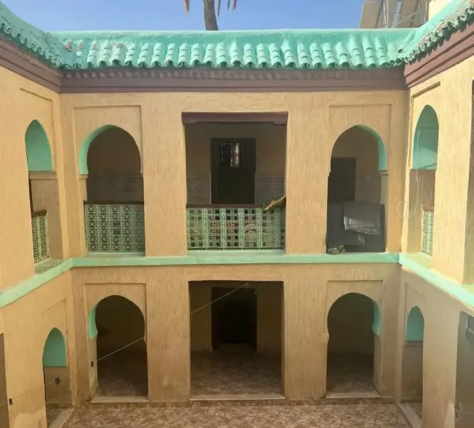 سلطات مولاي بوعزة بخنيفرة تغلق مدرسة عتيقة بعد استغلالها في أنشطة “غير دينية”