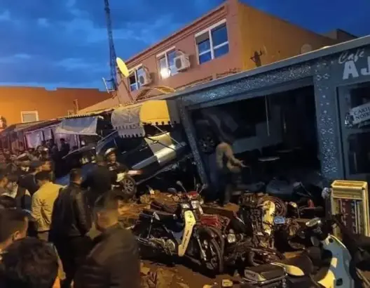 فاجعة بجرادة.. سيارة تداهم مقهى شعبي وتُخلف قتيلاً و8 جرحى