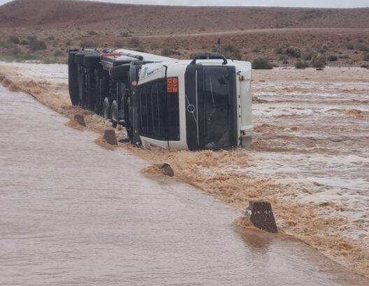 السيول تجرف شاحنة ببوذنيب نواحي الرشيدية