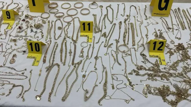 أمن طنجة يفك لغز السطو على محل ذهب ويوقف 3 مشبه فيهم (صور)