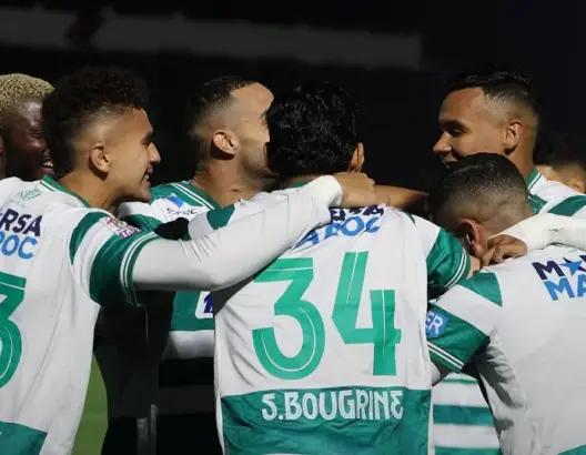 الرجاء في مأزق مالي جديد.. ثلاثة لاعبين يلوّحون باللجوء لـ”فيفا”