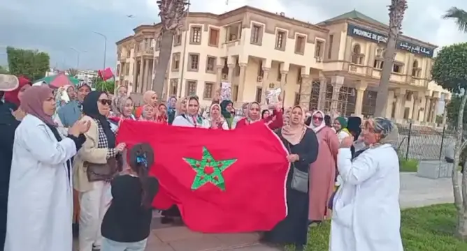 عمال شركة “سنمطكس” ببرشيد يطالبون بصرف الأجور المتأخرة وتحسين ظروف العمل