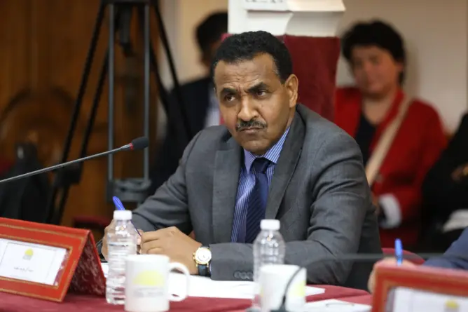 شهيد: حجج وتبريرات الحكومة “ضعيفة” و60 بالمئة من الوزراء يغيبون عن البرلمان