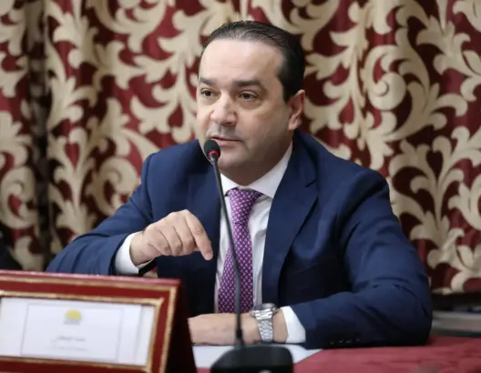 شوكي: المعارضة مشتتة وخطابها رومانسي.. وحكومة أخنوش قريبة من المغاربة