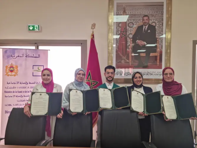 تكريم طاقم طبي أنقذ حياة أم ورضيعها وسط ظروف صعبة بتنغير